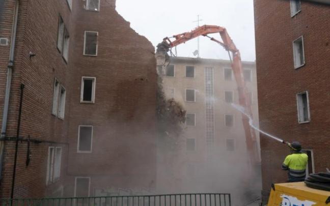 Derribo de las casas de la avenida de Olarizu.