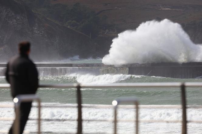 Las olas podrían llegar a los 3,5 metros en las próximas horas en el litoral vasco.