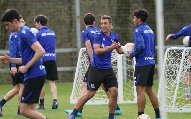 Olasagasti y Gómez, durante el entrenamiento de esta tarde en Zubieta Olasagasti y Gómez, durante el entrenamiento de esta tarde en Zubieta