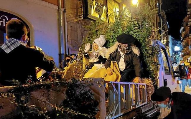 Este año Olentzero y Mari Domingi irán en carrozas separadas. Foto: J.A.