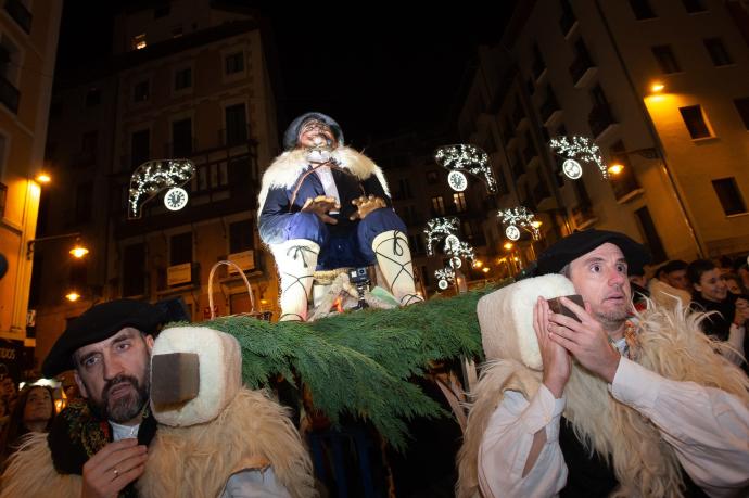 Desfile de Olentzero por Pamplona en 2019.