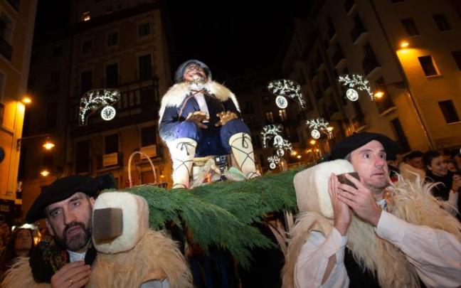 Desfile de Olentzero por Pamplona en 2019.