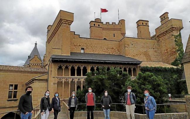 Trabajadores de Guiarte, empresa que ha gestionado hasta ahora el Palacio Real de Olite. Foto: cedida