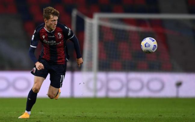 Skov Olsen, en un partido con el Bolonia