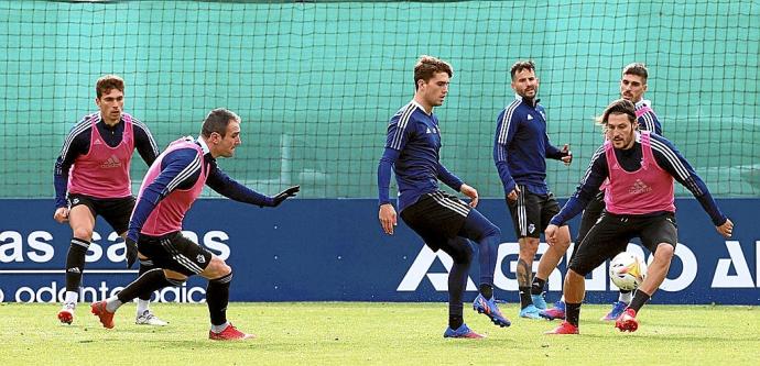 Torró, Kike García, Javi Martínez, Rubén García, Juan Cruz y Nacho Vidal, entrenando en Tajonar.