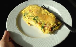 Una tortilla francesa bien rellena. Una tortilla francesa bien rellena.