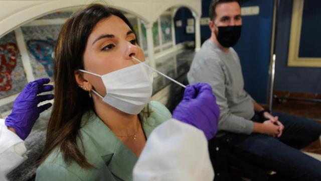 Ómicron solo necesitó tres semanas para causar el 90% de las infecciones.