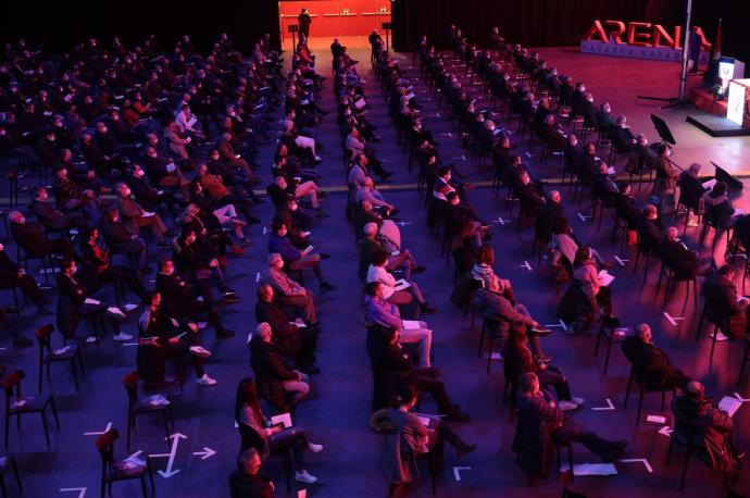 Los socios de Osasuna, en la anterior asamblea, en el Navarra Arena, el 31 de diciembre del año pasado.