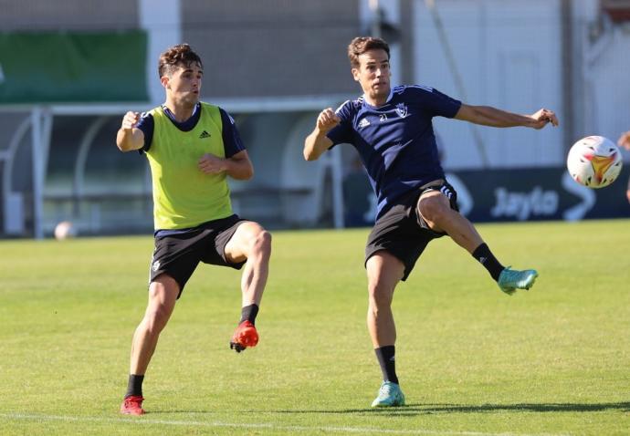 Javi Martínez e Íñigo Pérez, en el entrenamiento de este martes