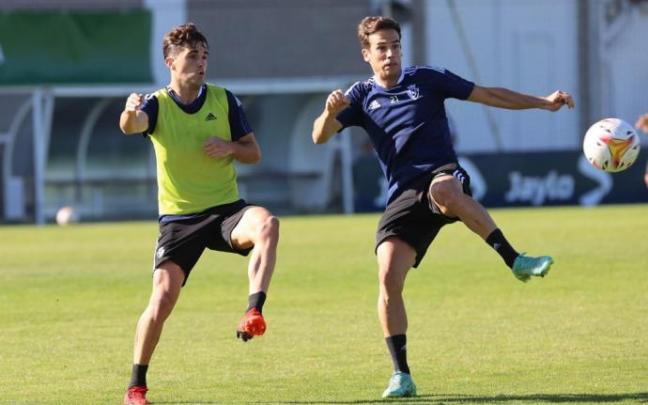 Javi Martínez e Íñigo Pérez, en el entrenamiento de este martes Javi Martínez e Íñigo Pérez, en el entrenamiento de este martes