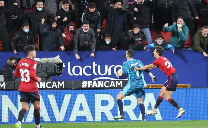 Herrera celebra con la afición