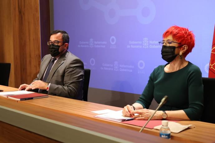 Javier Remirez y Santos Induráin en una rueda de prensa.