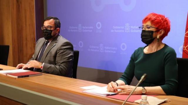 Javier Remirez y Santos Induráin en una rueda de prensa.