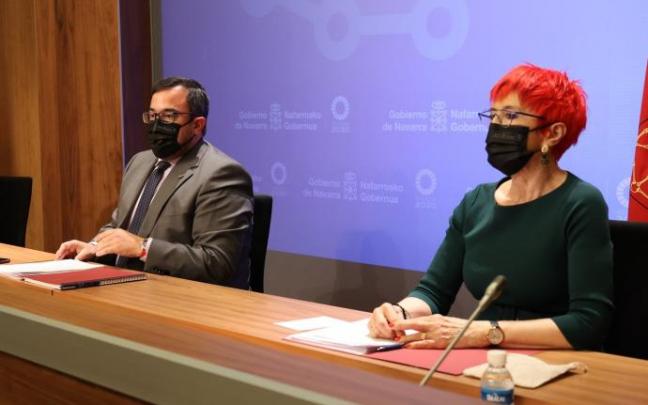 Javier Remirez y Santos Induráin en una rueda de prensa.