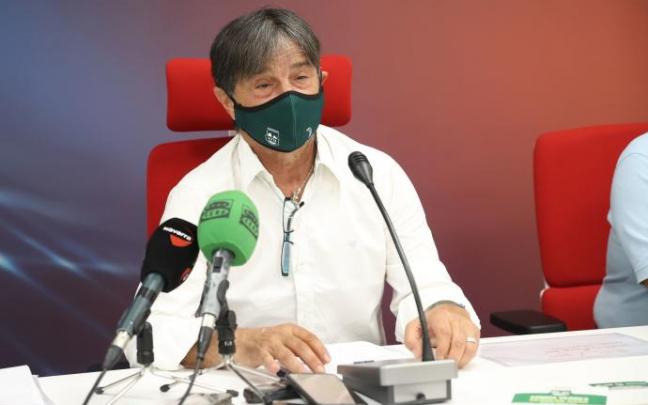 Tatono, en la rueda de prensa. Tatono, en la rueda de prensa.