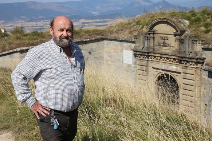 Iñaki Ustárroz, en el monte Ezkaba, junto a la entrada del Fuerte Alfonso XII, un lugar que suele frecuentar muy a menudo.