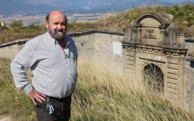 Iñaki Ustárroz, en el monte Ezkaba, junto a la entrada del Fuerte Alfonso XII, un lugar que suele frecuentar muy a menudo.