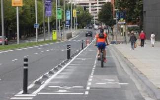 Carril bici en la Avenida del Ejército de Pamplona.