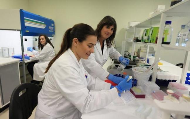 Isabel Egaña, Laura Murias y Ana Soloaga, científicas del equipo de Oncomatryx. Isabel Egaña, Laura Murias y Ana Soloaga, científicas del equipo de Oncomatryx.