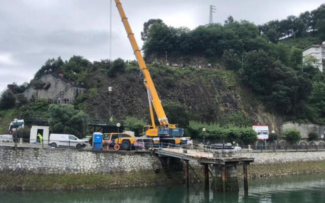 Imagen de los trabajos llevados este miércoles en Ondarroa