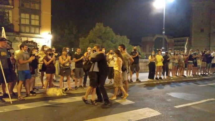 Un recibimiento a un preso de ETA tras su excarcelación en Bilbao