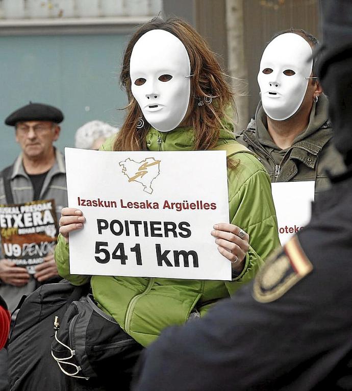 Protesta contra la dispersión de presos en Iruñea. Foto: Efe