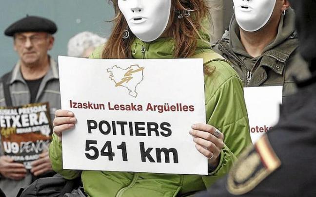 Protesta contra la dispersión de presos en Iruñea. Foto: Efe Protesta contra la dispersión de presos en Iruñea. Foto: Efe