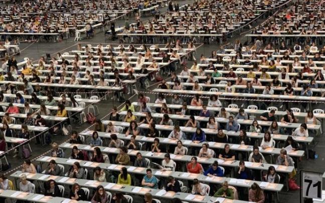 Aspirantes a una plaza pública de empleo. Aspirantes a una plaza pública de empleo.