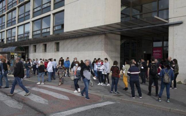 Personas acuden a la prueba de servicios generales el 8 de mayo en Pamplona. Personas acuden a la prueba de servicios generales el 8 de mayo en Pamplona.