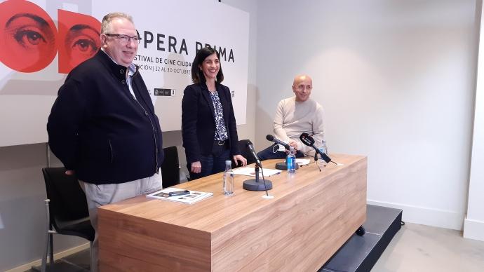 Pepe Romano (cine club Muskaria), Merche Añón (concejala de Cultura) y Luis Alegre (director del festival)