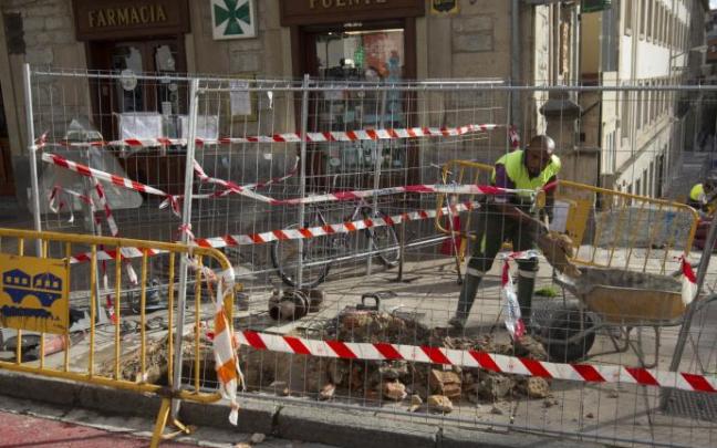 Imagen de archivo de unos operarios trabajando.