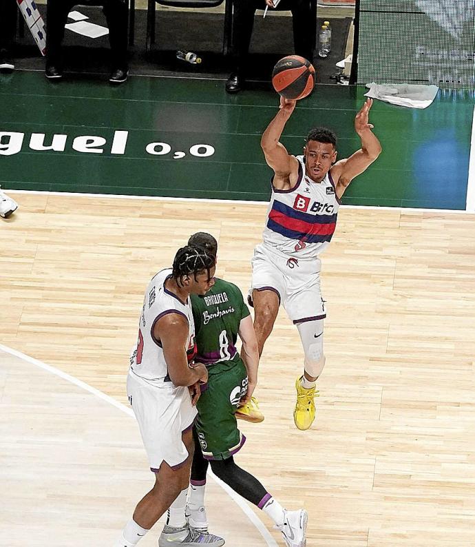 Baldwin lanza en suspensión durante el duelo de la semana pasada contra Unicaja. Foto: Área 11