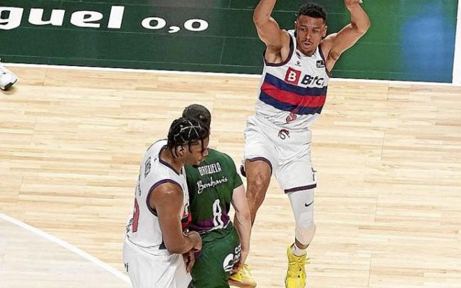 Baldwin lanza en suspensión durante el duelo de la semana pasada contra Unicaja. Foto: Área 11