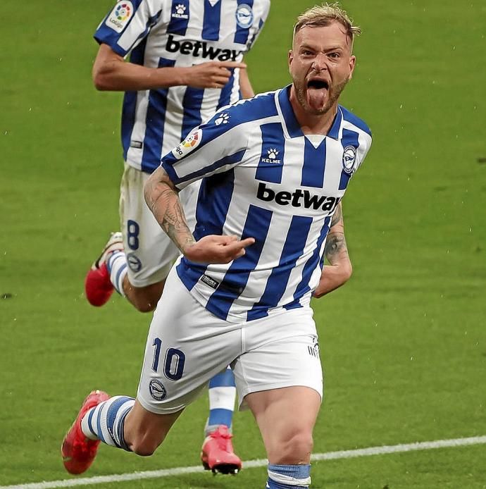 Guidetti celebra el importante gol anotado en la 32ª jornada en Mestalla, su único en Liga (marcó dos más en Copa) esta temporada. Foto: Área 11