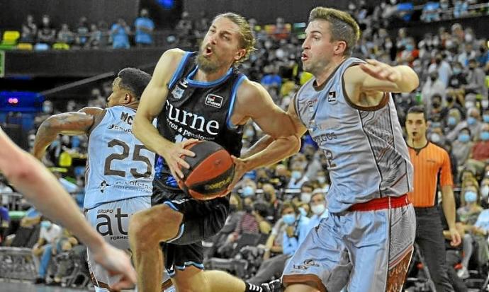 Valentin Bigote, en el duelo ante el Burgos. Foto: Oskar González