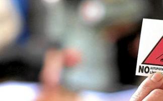 Acto de rechazo a una línea de alta tensión. Foto: Iban Aguinaga