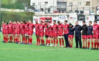 Los jugadores del Ordizia, durante el minuto de silencio.