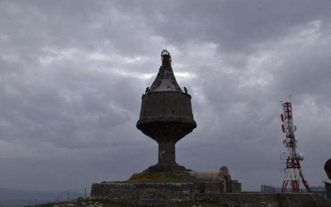 El monumento se encuentra vallado por seguridad.