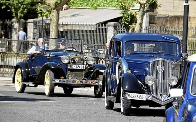 Participantes en una concentración de clásicos de Azkoitia. Foto: N.G.