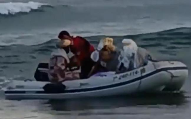 La lancha con los Reyes Magos, justo antes de volcar. La lancha con los Reyes Magos, justo antes de volcar.