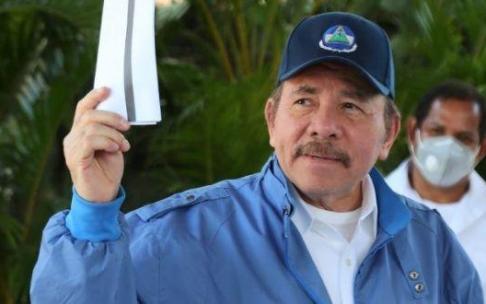 Ortega se mantiene en el cargo tras las cuestionadas elecciones en las que su formación ha obtenido el 75,92 % de los votos Ortega se mantiene en el cargo tras las cuestionadas elecciones en las que su formación ha obtenido el 75,92 % de los votos