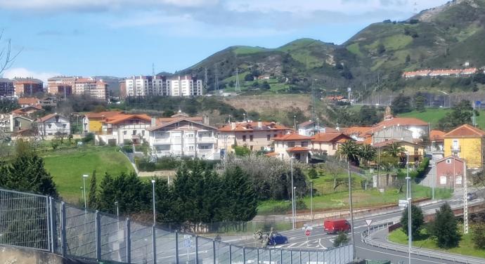 El barrio de Nocedal cuenta con una parcela urbanizable donde caben hasta 30 viviendas de baja densidad.