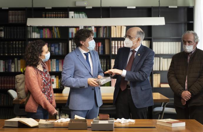 Andueza, y Andres Urrutia, de Euskaltzaindia.