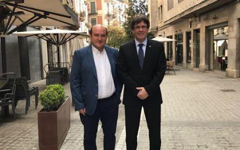 Andoni Ortuzar y Carles Puigdemont durante un encuentro que mantuvieron en 2017 Andoni Ortuzar y Carles Puigdemont durante un encuentro que mantuvieron en 2017