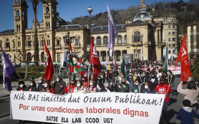 Manifestación convocada por los sindicatos en Donostia.