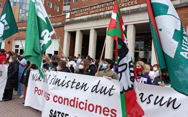 Los sindicatos califican de histórico el seguimiento de la huelga. Los sindicatos califican de histórico el seguimiento de la huelga.