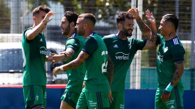 Los jugadores de Osasuna celebran un gol contra el Burgos. Los jugadores de Osasuna celebran un gol contra el Burgos.