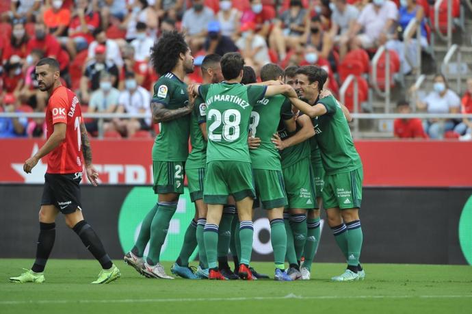 Los jugadores de Osasuna celebran un gol el domingo en el campo del Mallorca.