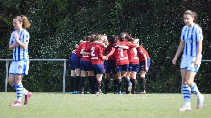 Las jugadoras de Osasuna Femenino B celebran un tanto en la pasada temporada.