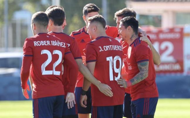 Los jugadores rojillos celebran el gol de Barbero contra el Alavés.